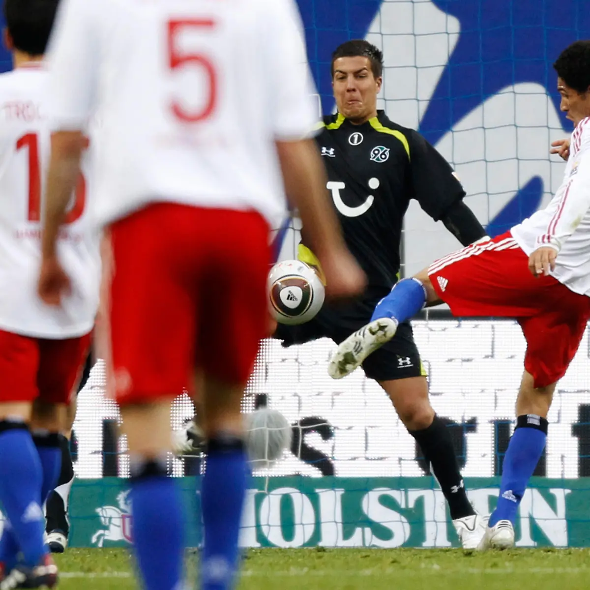 2010-04-04T192655Z-01-CHA124-RTRMDNP-3-SOCCER-GERMANY-JPG7450490279416042993