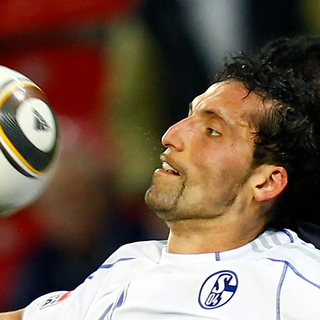 2010-03-27T200006Z-01-KAI21-RTRMDNP-3-GERMANY-SOCCER-JPG7808420792981009343