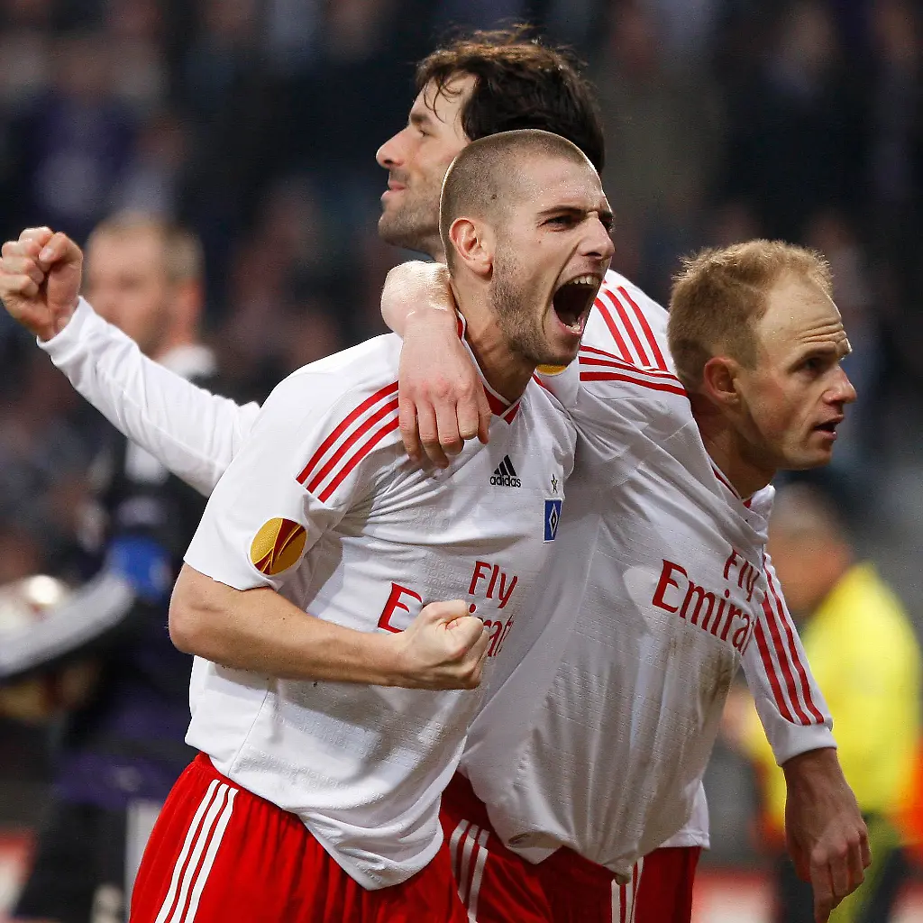 2010-03-18T214651Z-01-THR120-RTRMDNP-3-SOCCER-EUROPA-JPG5523414085812163050