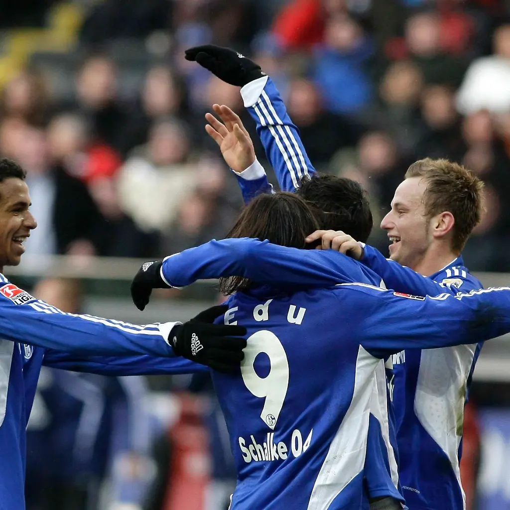 2010-03-06T163606Z-01-ROR11-RTRMDNP-3-GERMANY-SOCCER-JPG694148963354623912