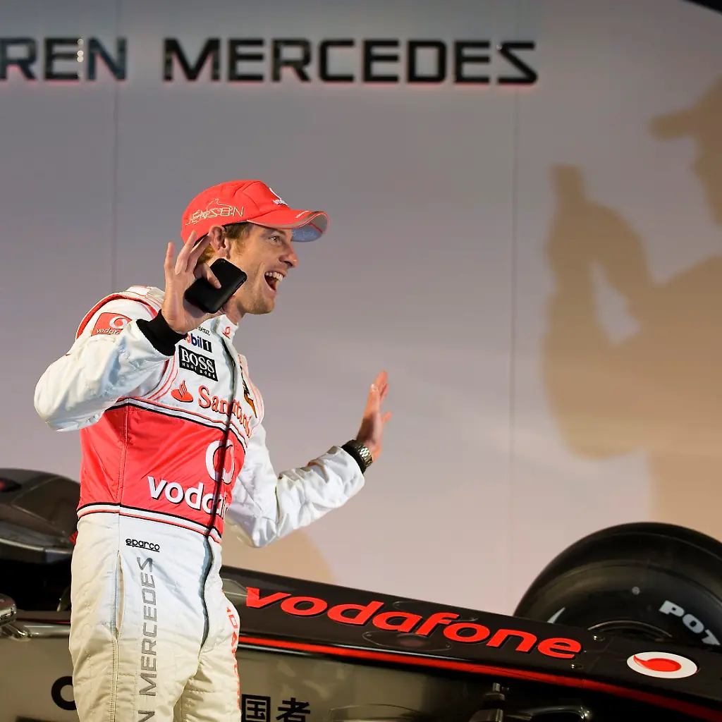 2010-03-04T024837Z-01-KFD05-RTRMDNP-3-MOTOR-RACING-BUTTON-JPG2014237670126565757