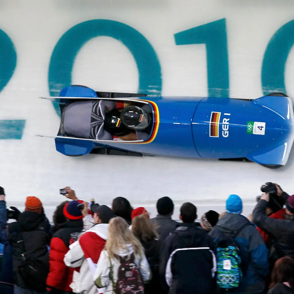 OLY326-OLYMPICS-BOBSLEIGH-0221-11-JPG5746758854409052171