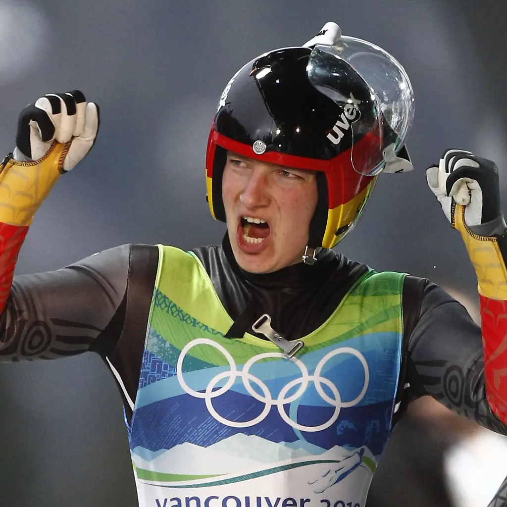 OLYHB146-OLYMPICS-LUGE-0217-11-JPG4512735067176664474