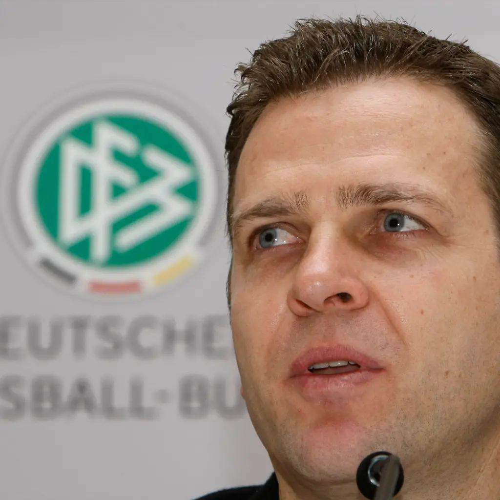 DEU-Fussball-WM-DFB-Loew-Verhandlungen-HFRA109-jpg5488443032234885904