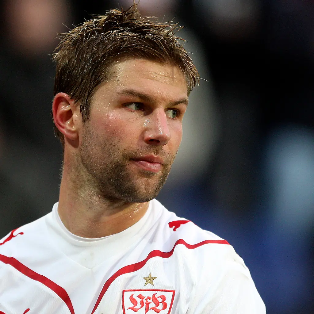 Fussball-Bundesliga-Stuttgart-Hitzlsperger-FRA120-jpg4696098785388204962