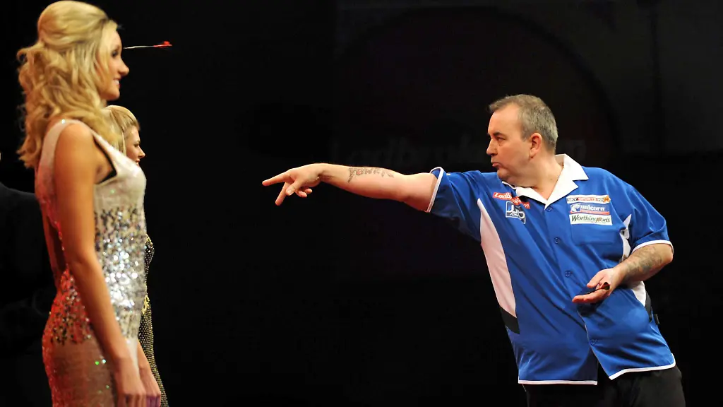 BRITAIN-DARTS-LON803-jpg7172865174175463595