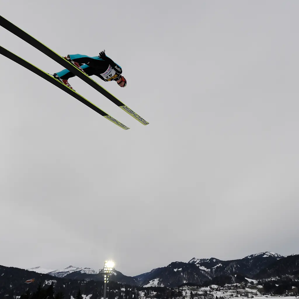 Germany-Ski-Jumping-Four-Hills-COB110-jpg1453840677971362525