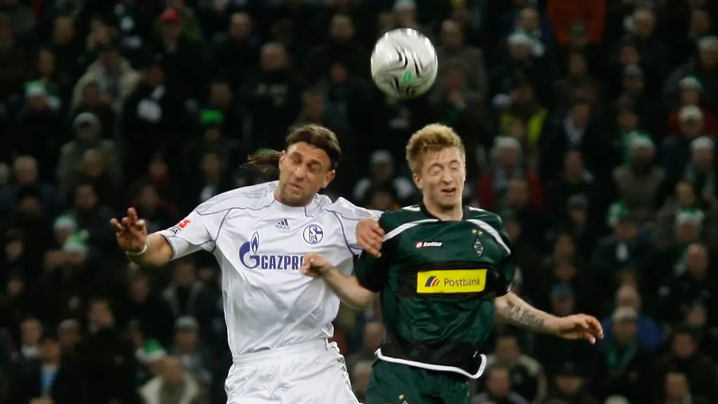 INA05-SOCCER-GERMANY-1128-11-JPG6329039885879236008