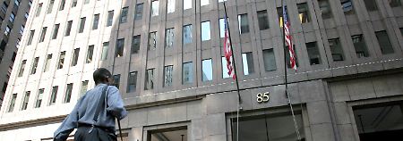 Goldman Sachs hat offenbar massiv dabei geholfen, die griechischen Bilanzen den Anforderungen an die Euro-Zone anzupassen. Und dabei noch eine Menge Geld verdient.