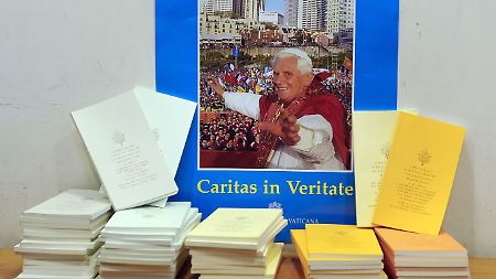 Die Sozialenzyklika "Caritas in veritate" kommt mit  neun Monaten Verspätung - als hochaktuelle Streitschrift zur Globalisierung
