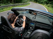 Des Porsches liebstes Revier: Kurvige Landstraßen, gern auch bergig, machen am meisten Spaß.