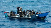 Diese als Piraten verdächtigten Männer wurden von des Bundeswehr aufgebracht.