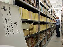 Tausende frühere  Beschäftigte des DDR-Ministeriums für Staatssicherheit sollen trotz Prüfungen im öffentlichen Dienst ostdeutscher Landesverwaltungen arbeiten.