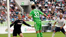 Ekelhafter Angriff beim FC Schalke: Kölner Fans werfen mit Fäkalien
