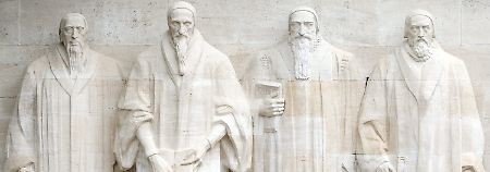 Das Reformationsdenkmal mit den Statuen von William (Guillaume) Farel, Johannes Calvin, Theodore de Beze and John Knox (l-r) in Genf. 