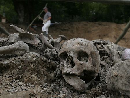 2007 entdeckte Überreste des Massakers von 1995 in einem Massengrab in Bosnien.