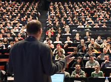 Studenten können sich freuen, für den Staat könnte das Urteil teuer werden.