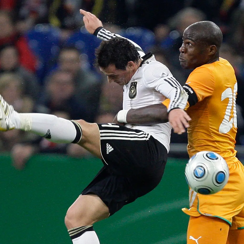 WR09-SOCCER-FRIENDLY-1118-11-JPG6751203247378114165