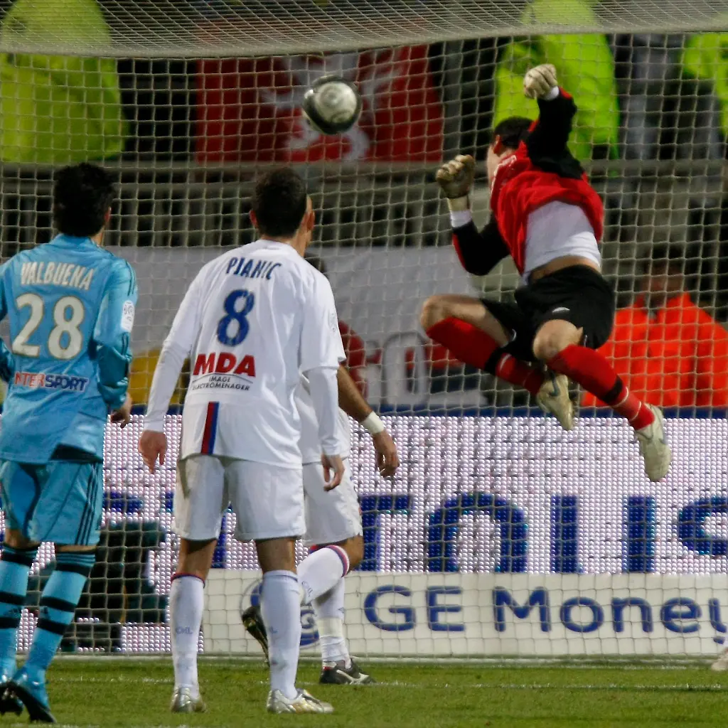LYN14x-SOCCER-FRANCE-1108-11-JPG3622945320766563672