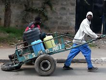 Wasserverkäufer in Nairobi.