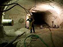 Seit Jahren dringt Wasser in das ehemalige Salzbergwerk ein - täglich etwa zwölf Kubikmeter.