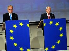 Olli Rehn (l) und Jacques Barrot handeln sich für ihren Vorschlag den Vorwurf ein,  auf dem Balkan "zwei Klassen von Bürgern" zu schaffen.