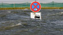 Nach einer Sturmflut: Der Hafen in Dornumersiel im November 2007.