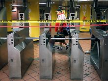 New York wird zu Stadt der Fußgänger - der öffentliche Verkehr ist eingestellt.