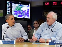 Obama lässt sich die Vorsorgemaßnahmen erklären.