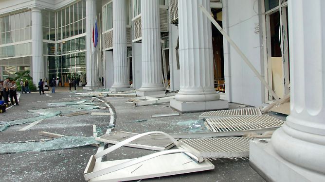 Neun Tote, Dutzende Verletzte : Anschläge in Jakarta