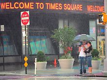 Auch am Times Square regnete es. Von Chaos allerdings keine Spur. 