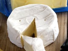 Käse schließt nicht nur den Magen, er kann indirekt auch die Zahnpflege unterstützen.