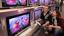 Im Laden sieht alles noch gut aus. Doch was, wenn der neue Fernseher später Zicken macht?
