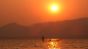Sonnenaufgang am Inle-See: Frühmorgens sind die Fischer schon auf dem Wasser, aber von der Hektik des Tages ist noch nichts zu spüren.