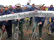 Ganz wundervoll ist auch der Radweg Berlin-Kopenhagen, hier die Eröffnung im April 2001.