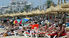 Die Schweinegrippe bereitet bspw. den Verantwortlichen auf Mallorca zunehmend Kopfzerbrechen. Es gibt einen ersten Todesfall, die Zahl der Infizierten steigt.