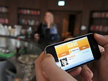 Flirtportale, die sogar auf modernen Handys aufgerufen werden können, machen das Flirten einfacher.