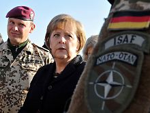Merkel im Dezember 2010beim Besuch eines Feldlagers der Bundeswehr in Kundus.