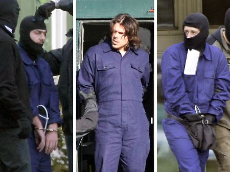 "Wenn ein junger Mensch dann an Dschihadisten gerät, ist es nur ein kurzer Schritt zum Terrorismus." - Hier im Bild: die Terroristen der Sauerland-Gruppe auf dem Weg zum Haftprüfungstermin in Karlsruhe.