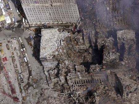 Eine Woche nach den Anschlägen: Ground Zero als klaffende Wunde.