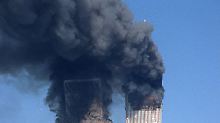 Die Türme des World Trade Centers brennen.