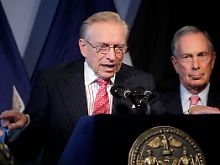 Larry Silverstein und Bürgermeister Michael Bloomberg auf einer Pressekonferenz zu 9/11.
