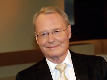 Hans-Olaf Henkel ist von 1995 bis 2000 Präsident des Bundesverbandes der deutschen Industrie, von 2001 bis 2005 steht der Hamburger der Leibniz-Gemeinschaft vor. Er ist Autor mehrerer Bücher, Honorarprofessor der Universität Mannheim und einer der führenden Wirtschaftswissenschaftler Deutschlands. 