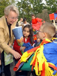 Wenn es nach Annette Schavan geht, erhalten Deutschlands Kinder noch früher ihre Schultüten.