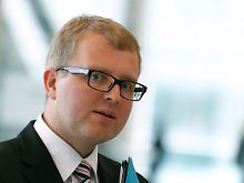 Frank Schäffler will die FDP-Spitze zwingen, den gepanten Euro-Rettungsschirm ESM abzulehnen.