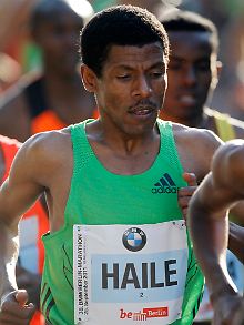 Entthront: Lauflegende Haile Gebrselassie verlor in Berlin erst den Anschluss und dann seinen Weltrekord.