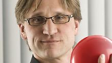 Carsten Brandenberg ist Fachtherapeut und Gedächtnistrainer an der Klinik für Geriatrie, Memory Clinic in Essen und Vize-Vorsitzender des Bundesverbands für Gedächtnistraining e.V.