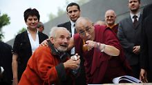 Einer von ihnen: Der Dalai Lama im Museum des Warschauer Aufstands 1944.