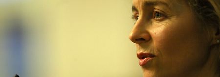 Die "Vielzahl von personenbezogenen Daten" lässt die Einsicht nicht zu, argumentiert Von der Leyen.