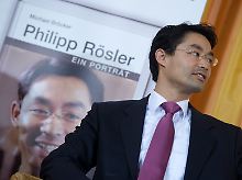 Das Leben eines 38-Jährigen: Rösler hat es vom vietnamesischen Waisenjungen zum Vizekanzler gebracht.